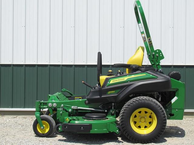 Image of John Deere Z915E equipment image 1