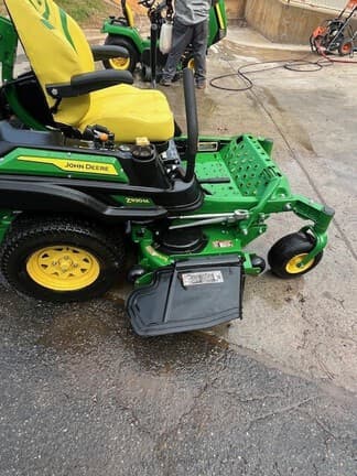Image of John Deere Z920M equipment image 1