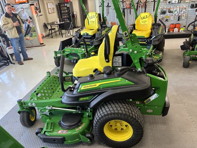 Image of John Deere Z920M equipment image 1