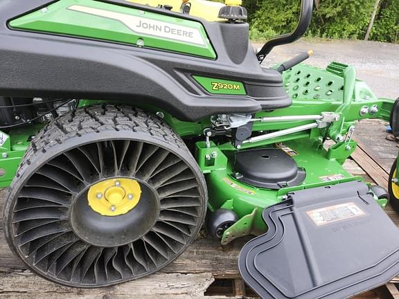 Image of John Deere Z920M equipment image 1