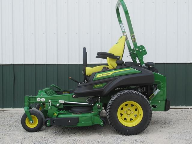 Image of John Deere Z920M equipment image 1