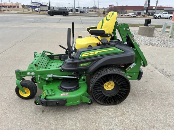 Image of John Deere Z930M equipment image 1