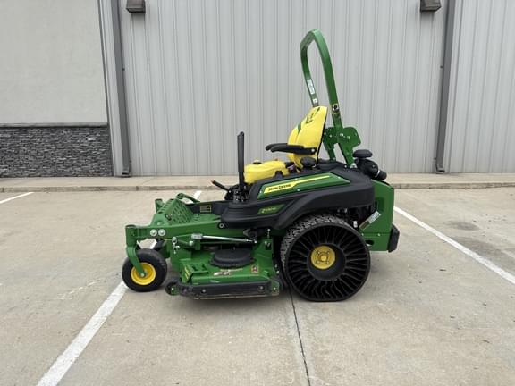Image of John Deere Z930M equipment image 1