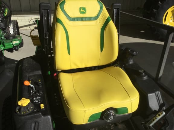 Image of John Deere Z930M equipment image 4
