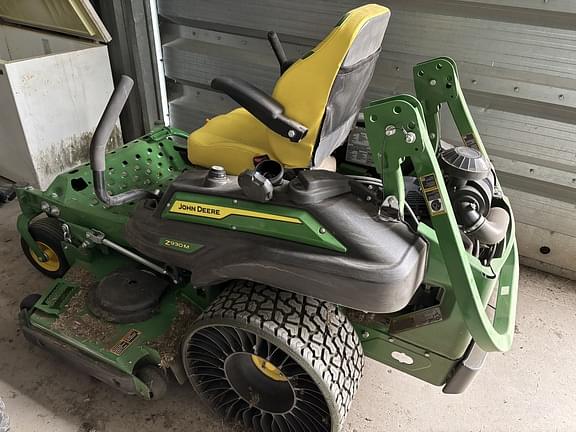 Image of John Deere Z930M equipment image 1