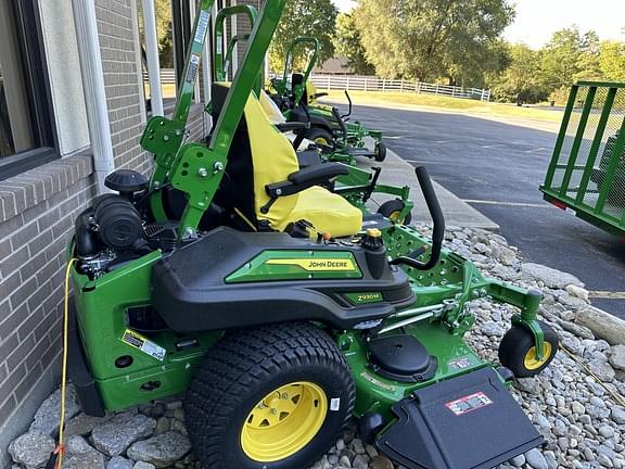 Image of John Deere Z930M equipment image 1