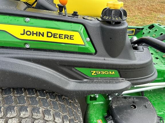 Image of John Deere Z930M equipment image 1