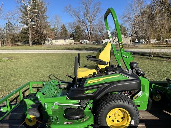 Image of John Deere Z930M equipment image 1