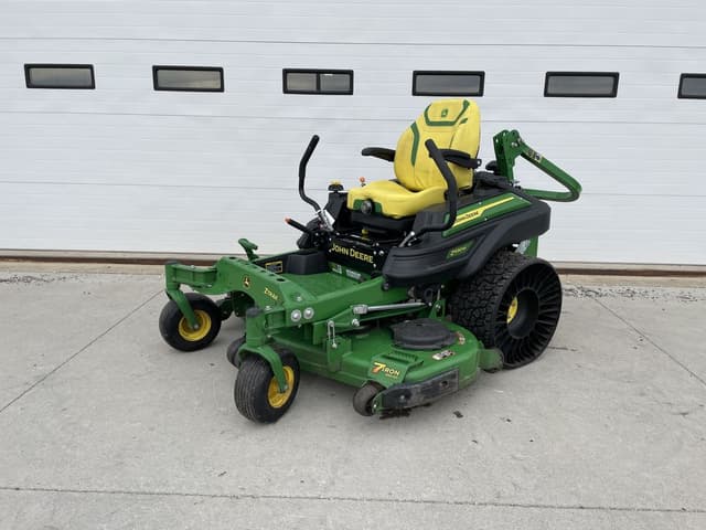 Image of John Deere Z930M equipment image 1