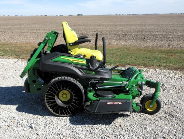 Image of John Deere Z930M equipment image 1