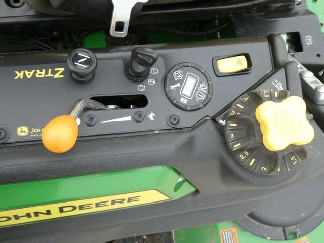 Image of John Deere Z930M equipment image 4