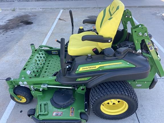 Image of John Deere Z930M equipment image 3