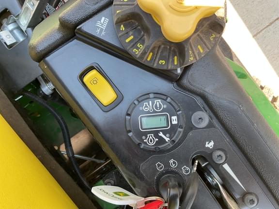 Image of John Deere Z930M equipment image 2