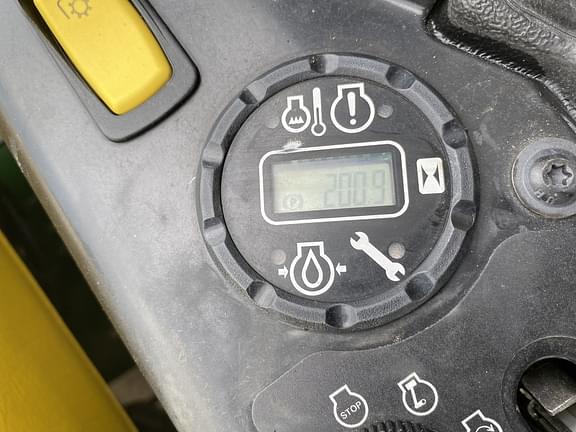 Image of John Deere Z930M equipment image 3
