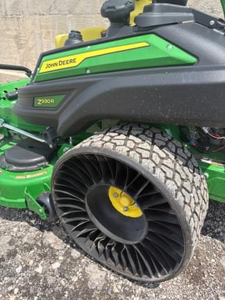 Image of John Deere Z930R equipment image 4