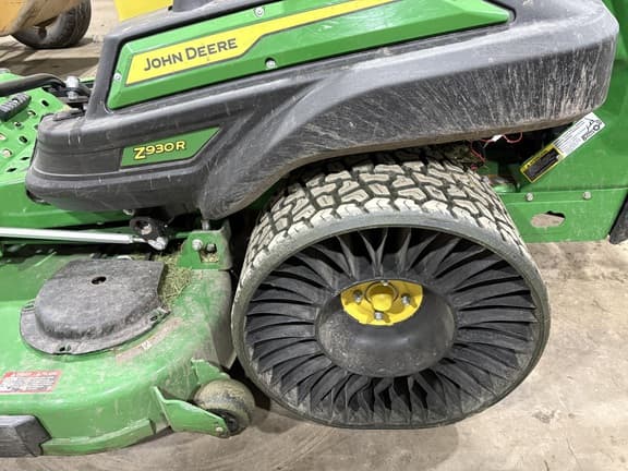Image of John Deere Z930R equipment image 3