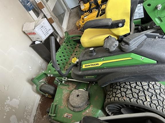 Image of John Deere Z950M equipment image 3