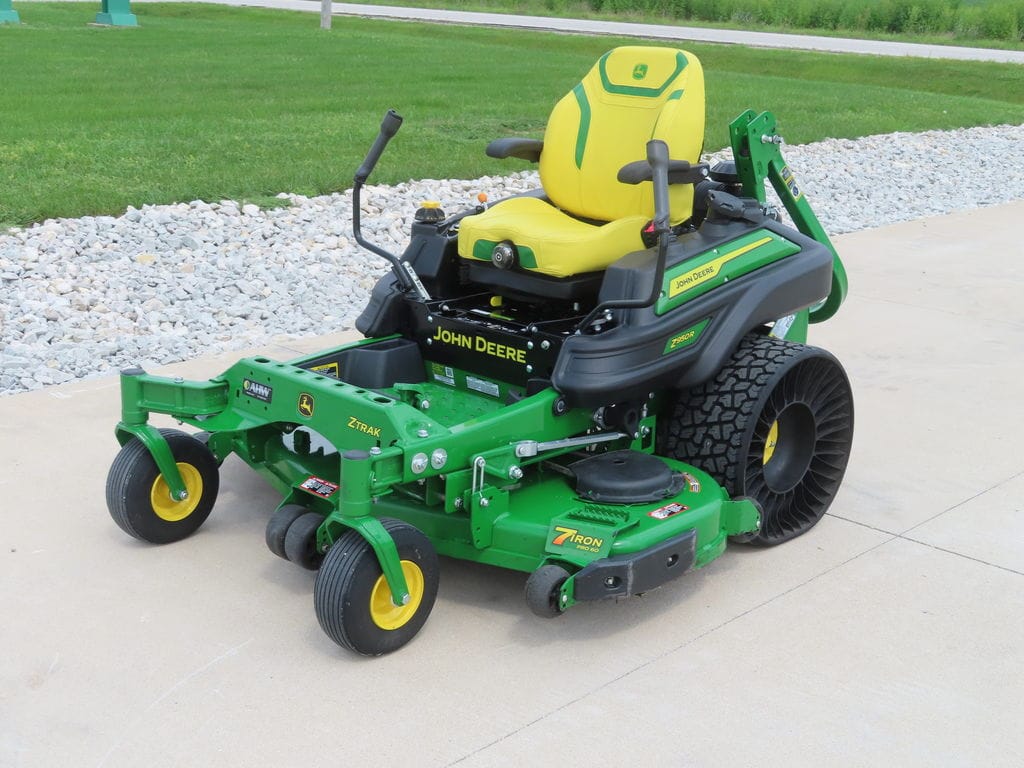 2024 John Deere Z950R Equipment Image0