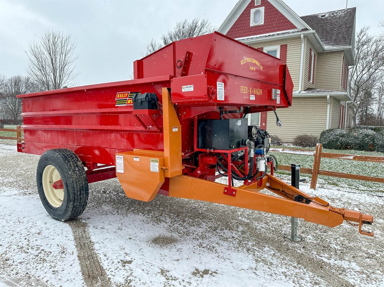 2024 Kelly Ryan Feed-R-Wagon Equipment Image0