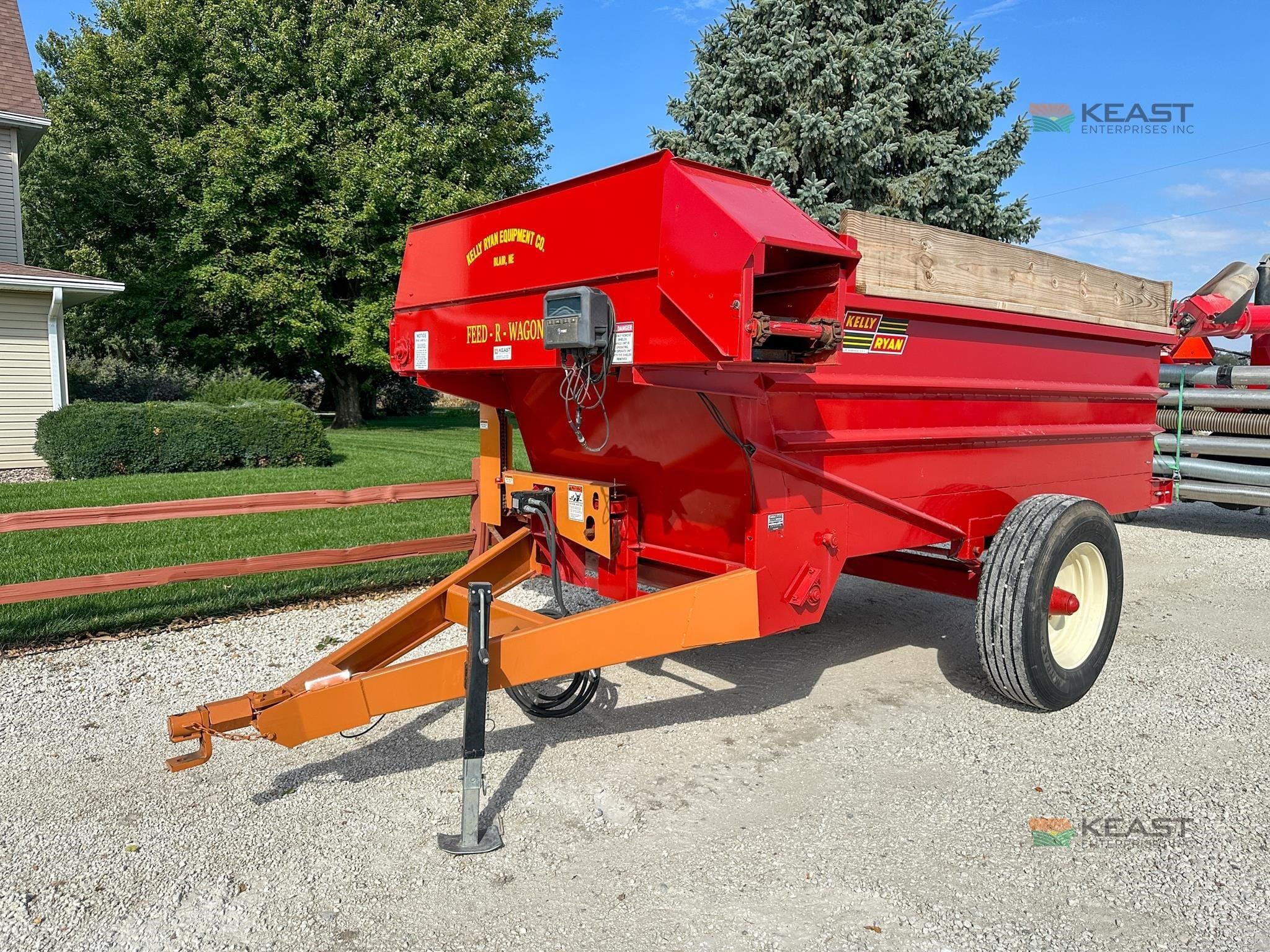 2024 Kelly Ryan Feed-R-Wagon Equipment Image0