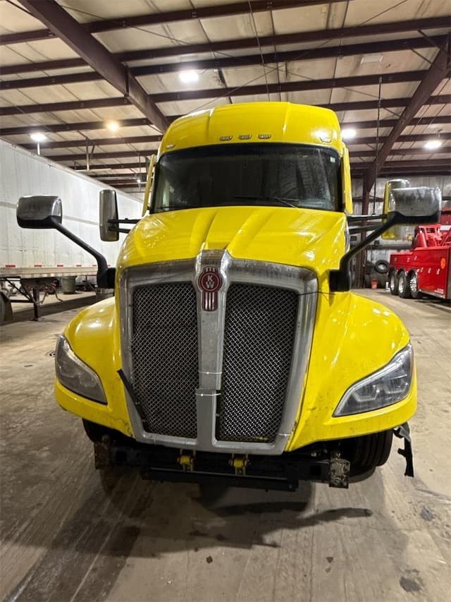 Image of Kenworth T680 equipment image 1