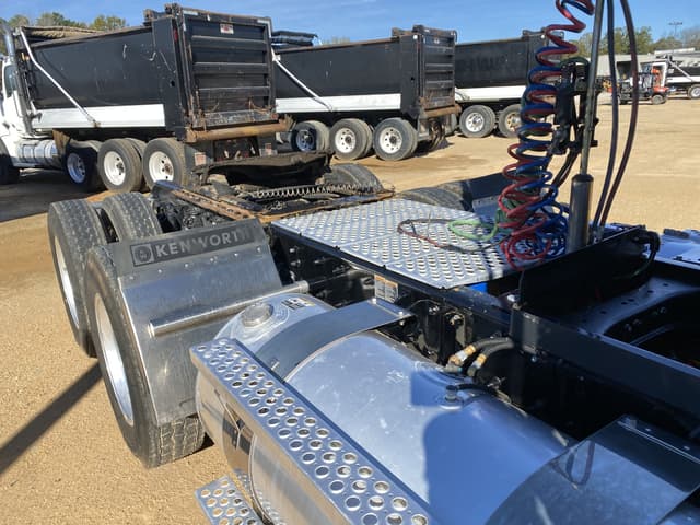Image of Kenworth T880 equipment image 4
