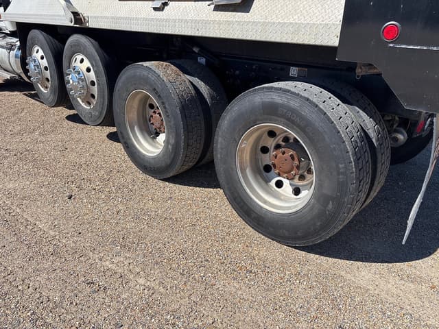 Image of Kenworth T880 equipment image 4