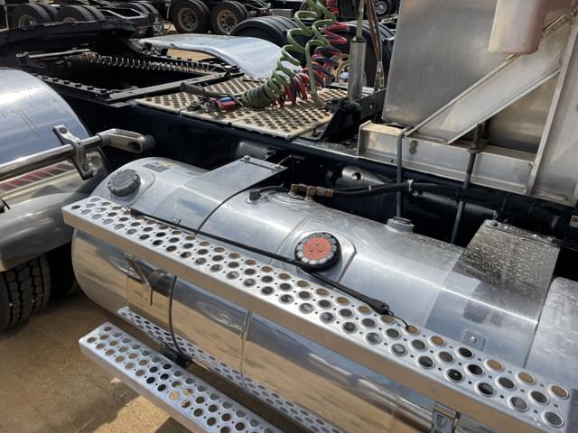 Image of Kenworth W900 equipment image 4