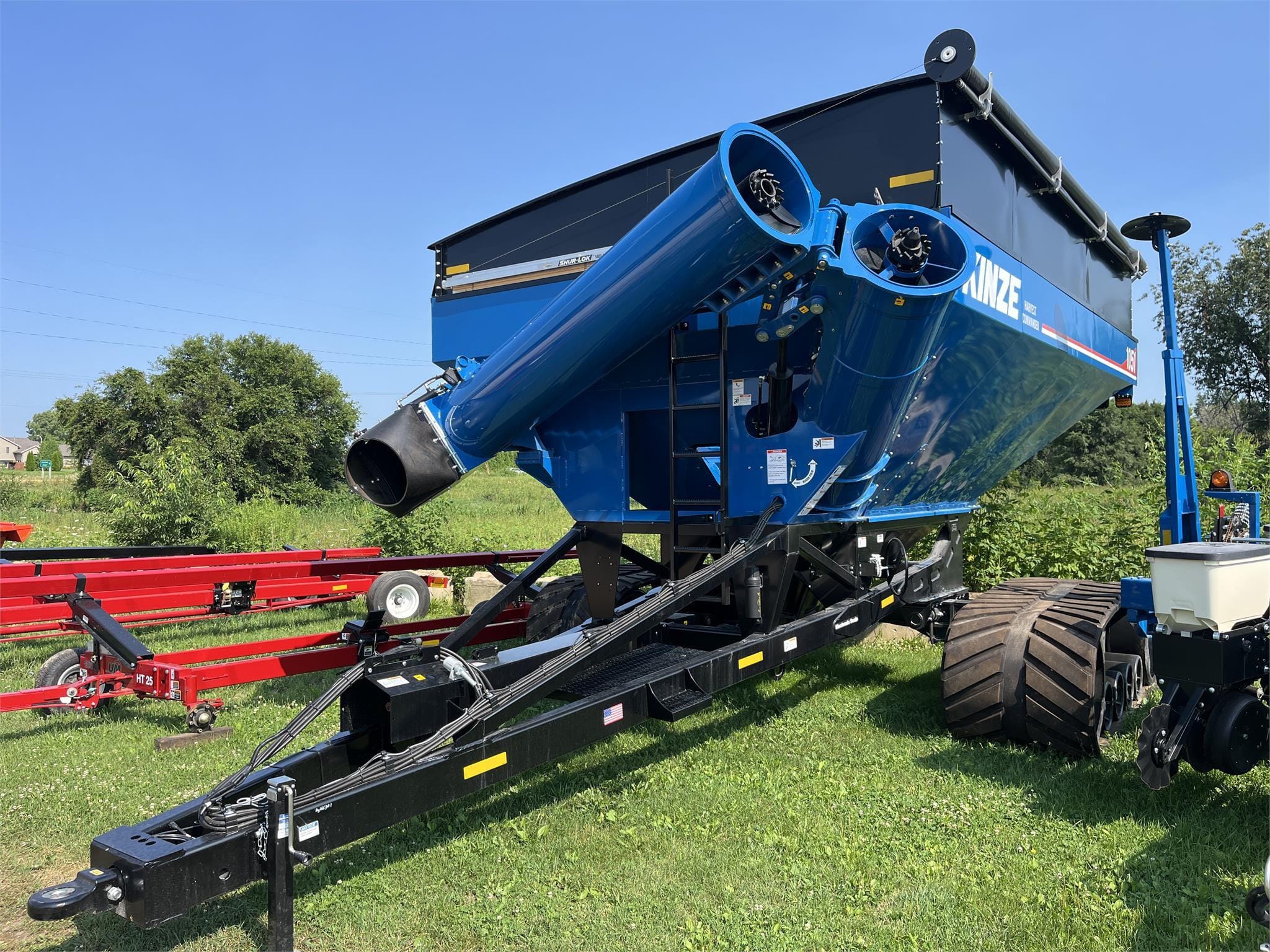 2024 Kinze 1051 Equipment Image0