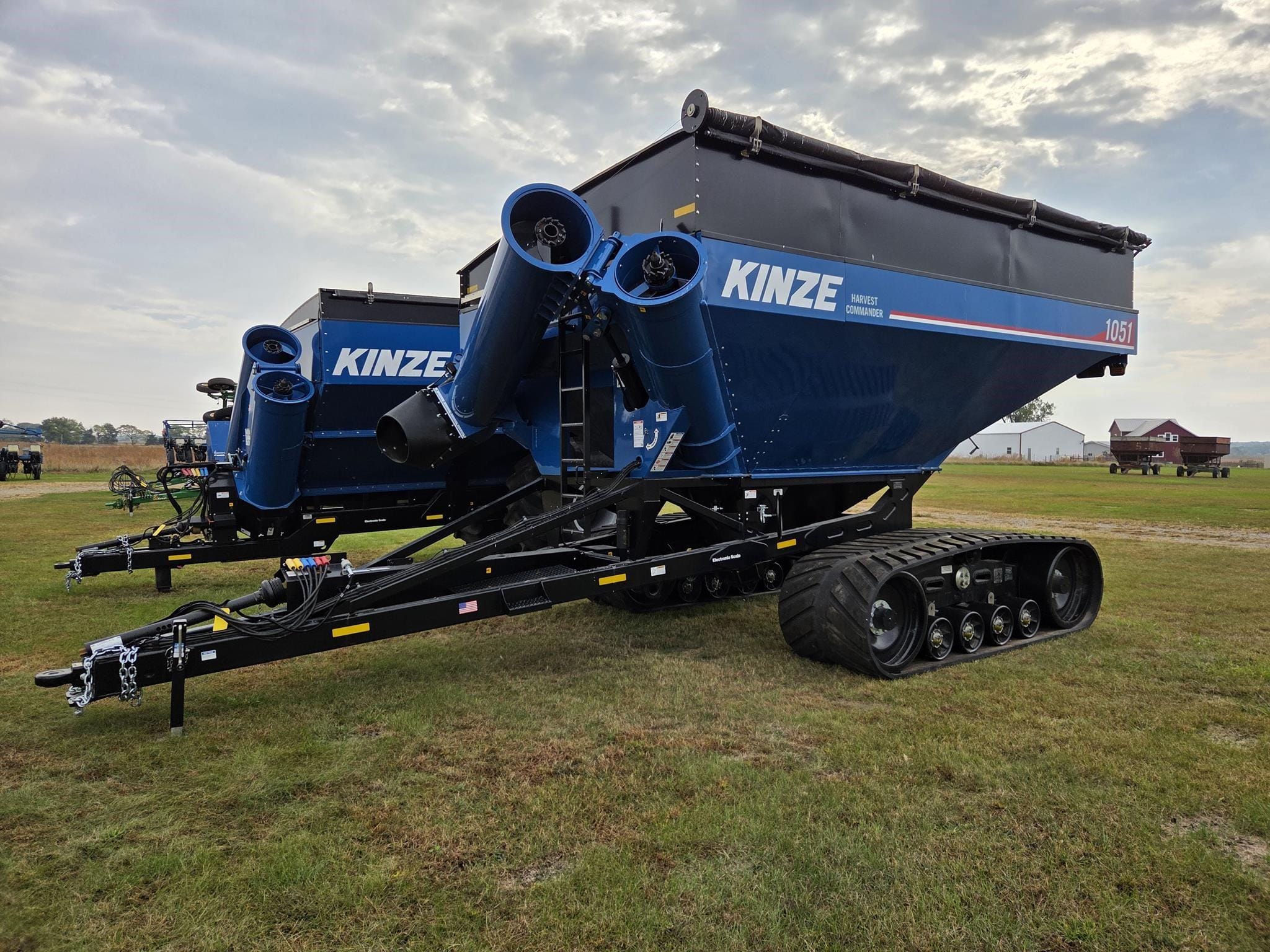 2024 Kinze 1051 Equipment Image0