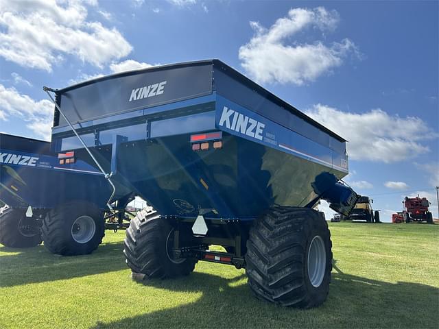 Image of Kinze 1051 equipment image 4