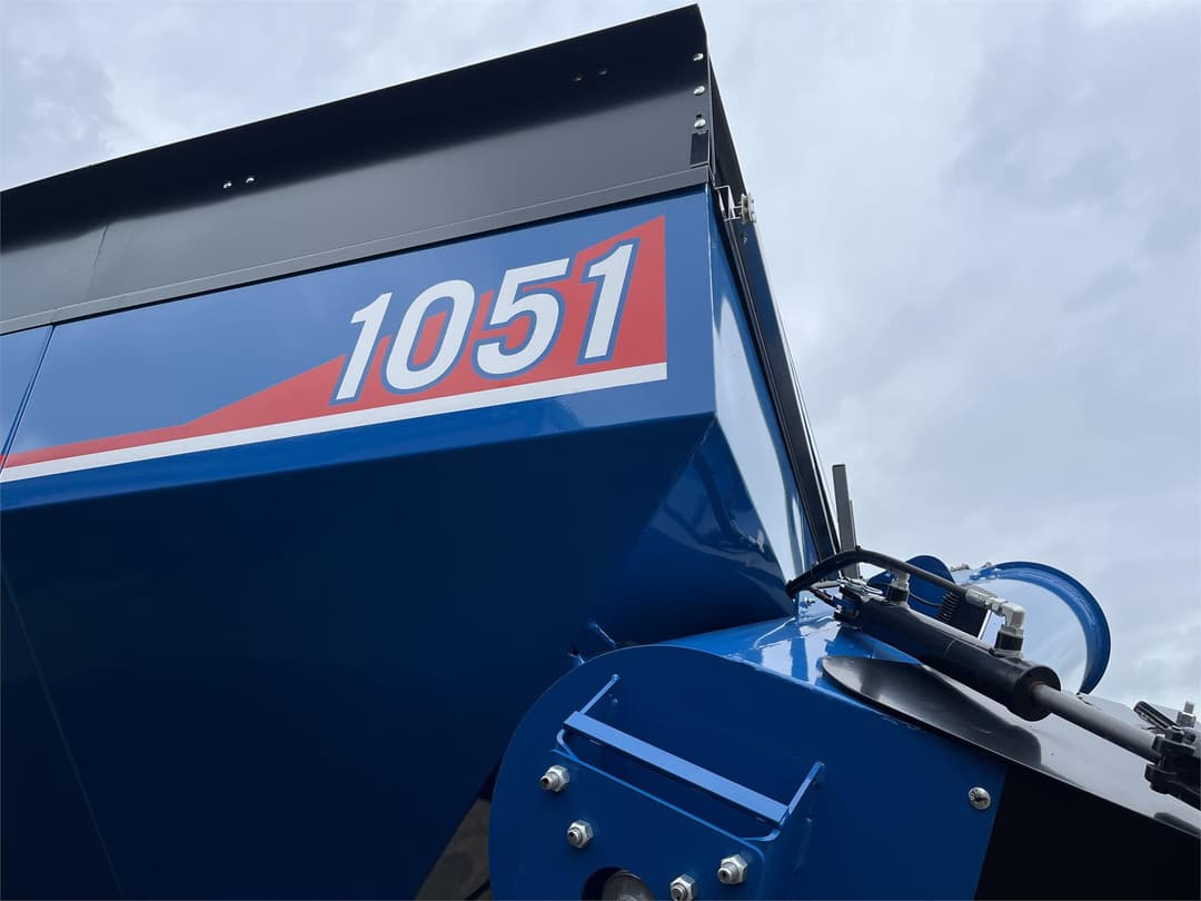 Image of Kinze 1051 Image 1