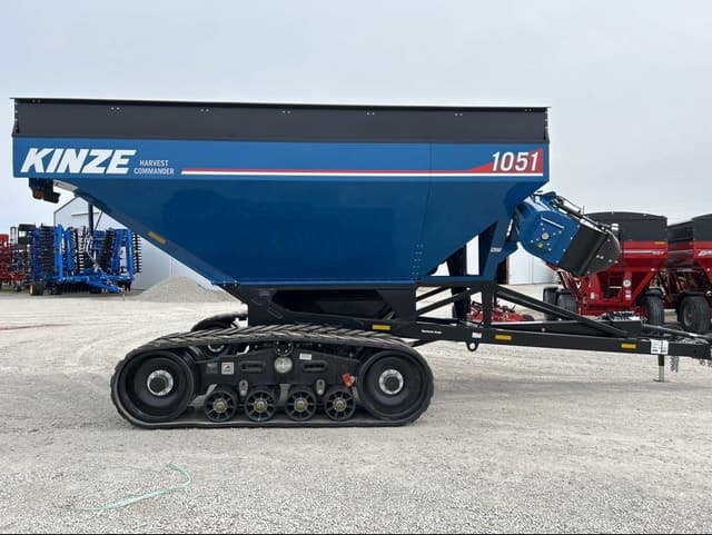 Image of Kinze 1051 equipment image 1