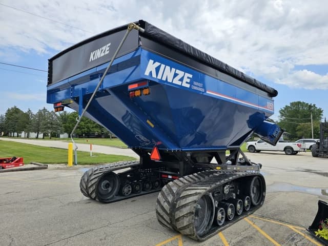 Image of Kinze 1051 equipment image 4
