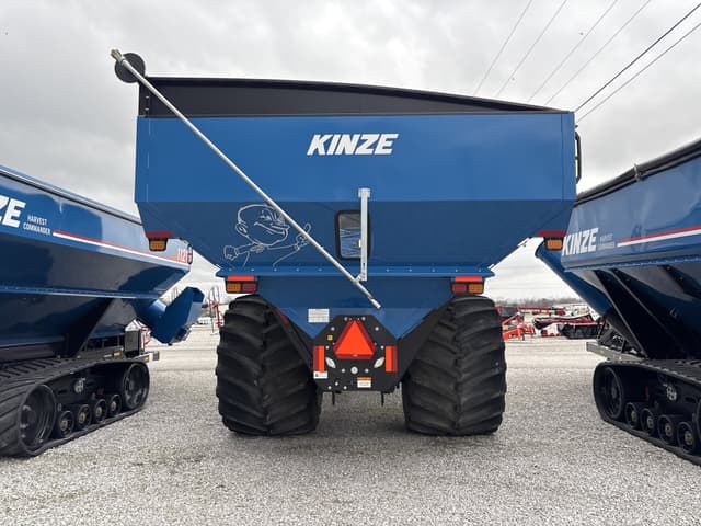 Image of Kinze 1121 equipment image 3