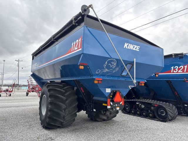 Image of Kinze 1121 equipment image 4