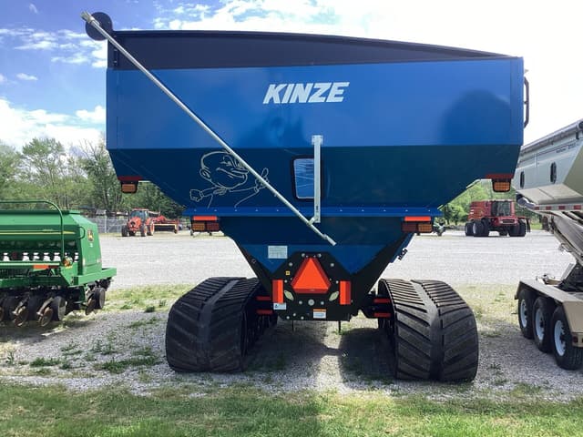 Image of Kinze 1121 equipment image 3