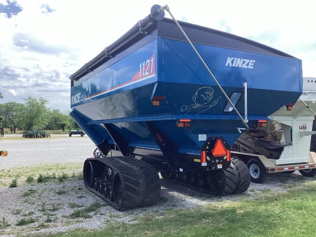 Image of Kinze 1121 equipment image 4