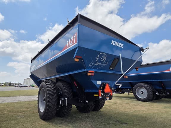 Image of Kinze 1121 equipment image 4