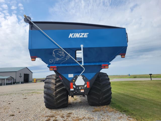 Image of Kinze 1121 equipment image 2