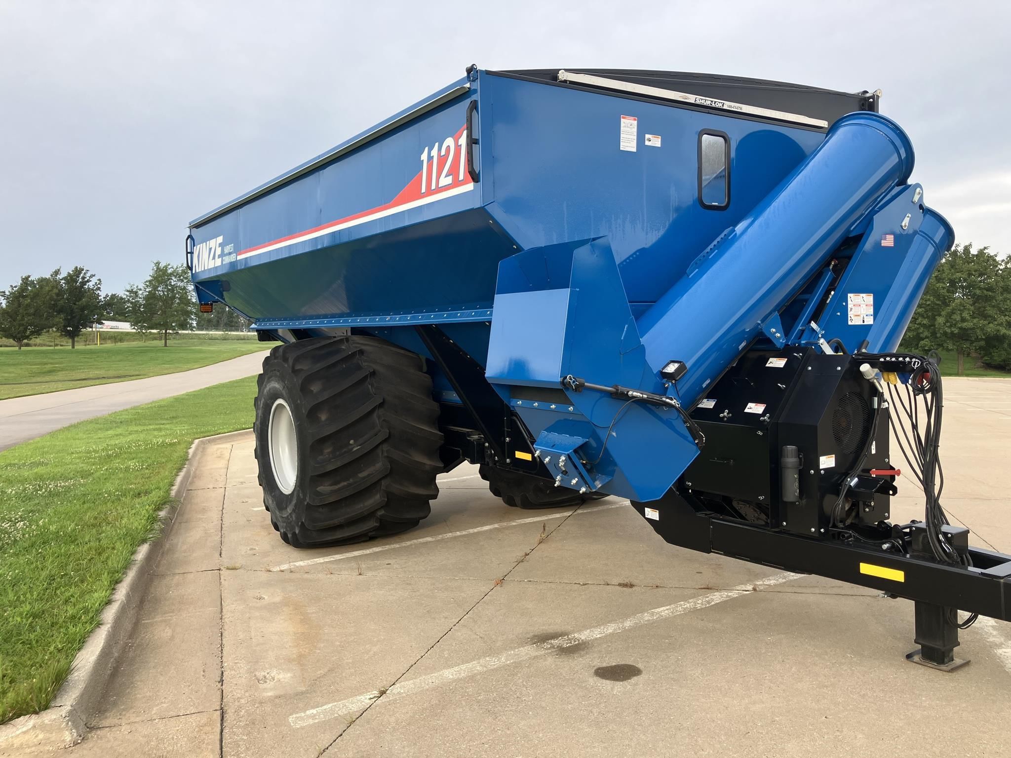 2024 Kinze 1121 Equipment Image0