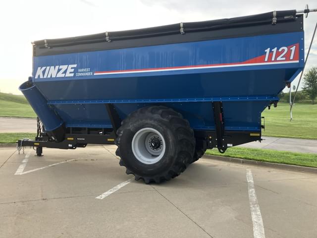 Image of Kinze 1121 equipment image 2