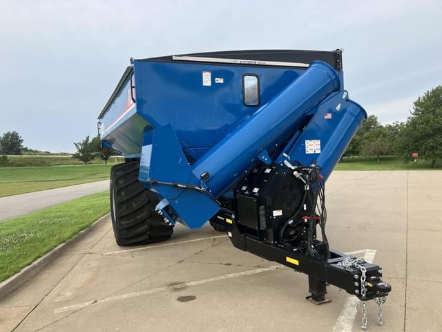 Image of Kinze 1121 equipment image 1