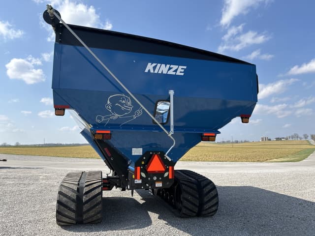 Image of Kinze 1121 equipment image 3