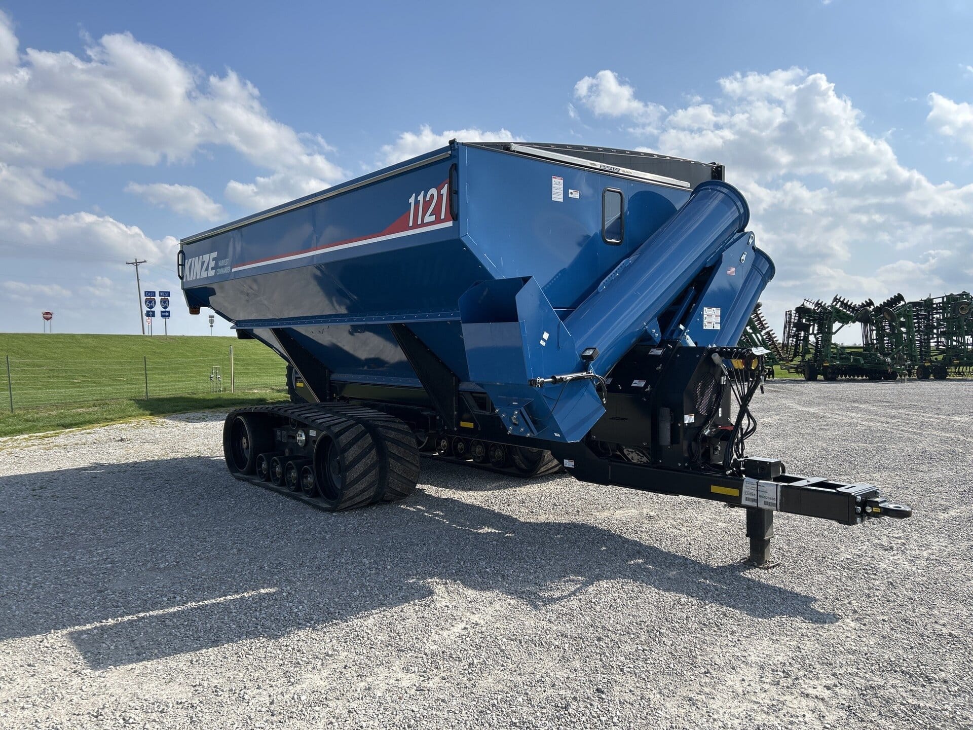 2024 Kinze 1121 Equipment Image0