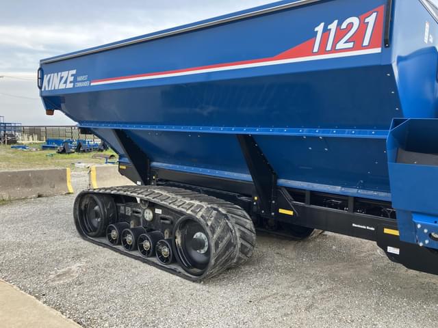 Image of Kinze 1121 equipment image 1