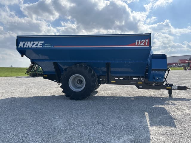 Image of Kinze 1121 equipment image 1