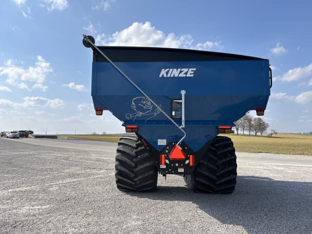 Image of Kinze 1121 equipment image 3