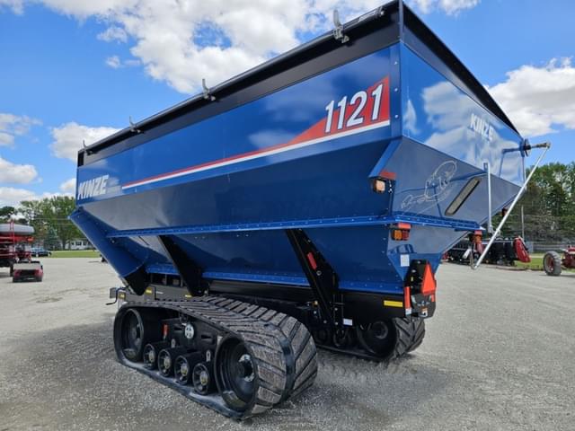 Image of Kinze 1121 equipment image 4