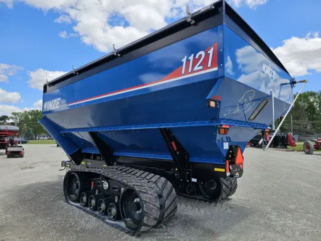 Image of Kinze 1121 equipment image 4